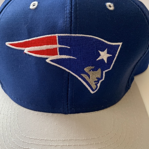 Vintage NE Patriots SnapBack Hat - Picture 3 of 9